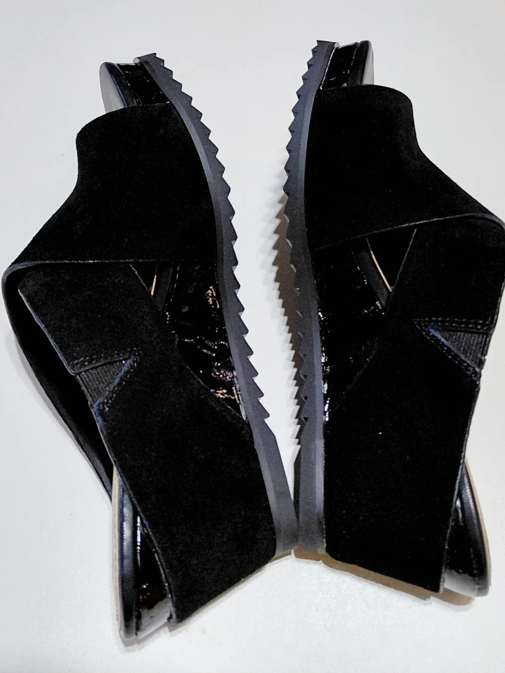 DONALD PLINER Women's Sisu Black Suede Platform Wedge Toe - Ring Sandals 5.5M